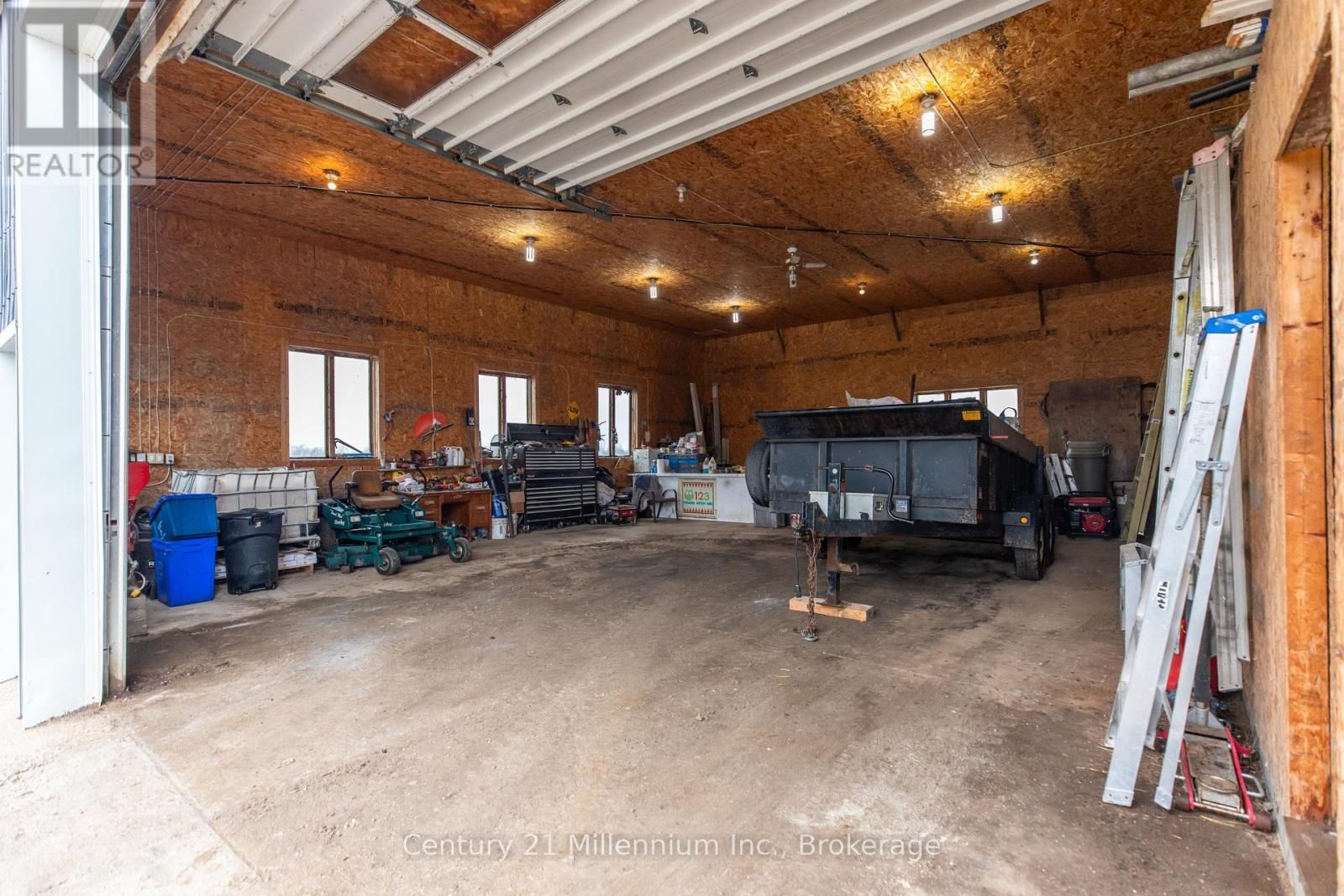 121097 12 SIDEROAD Image 21