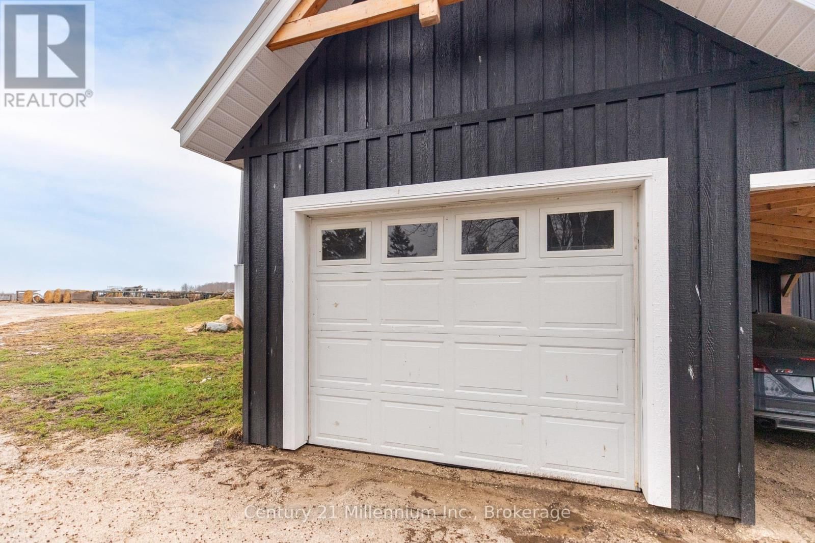 121097 12 SIDEROAD Image 25