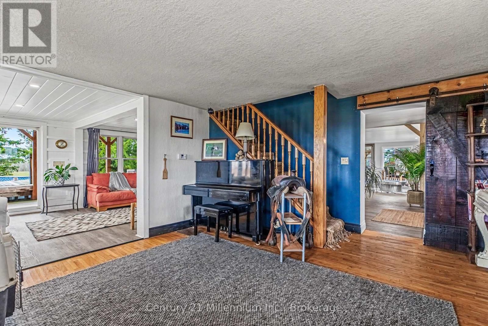 121097 12 SIDEROAD Image 35