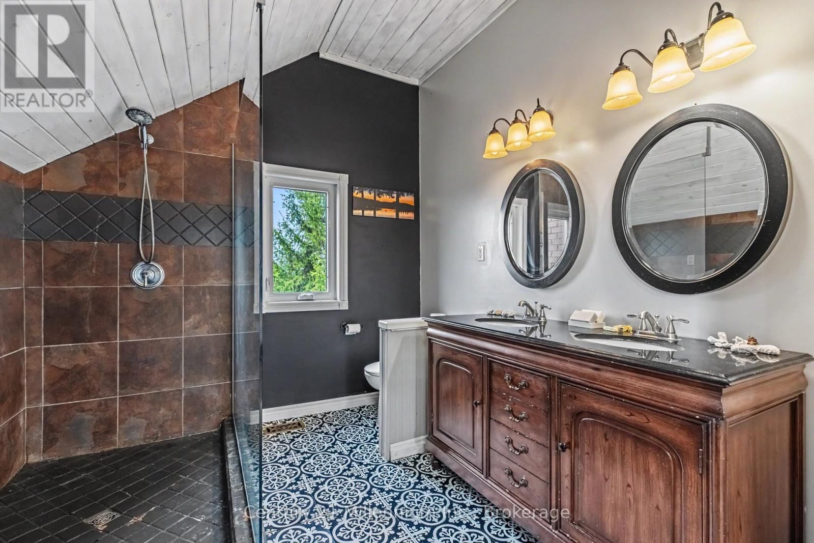 121097 12 SIDEROAD Image 39