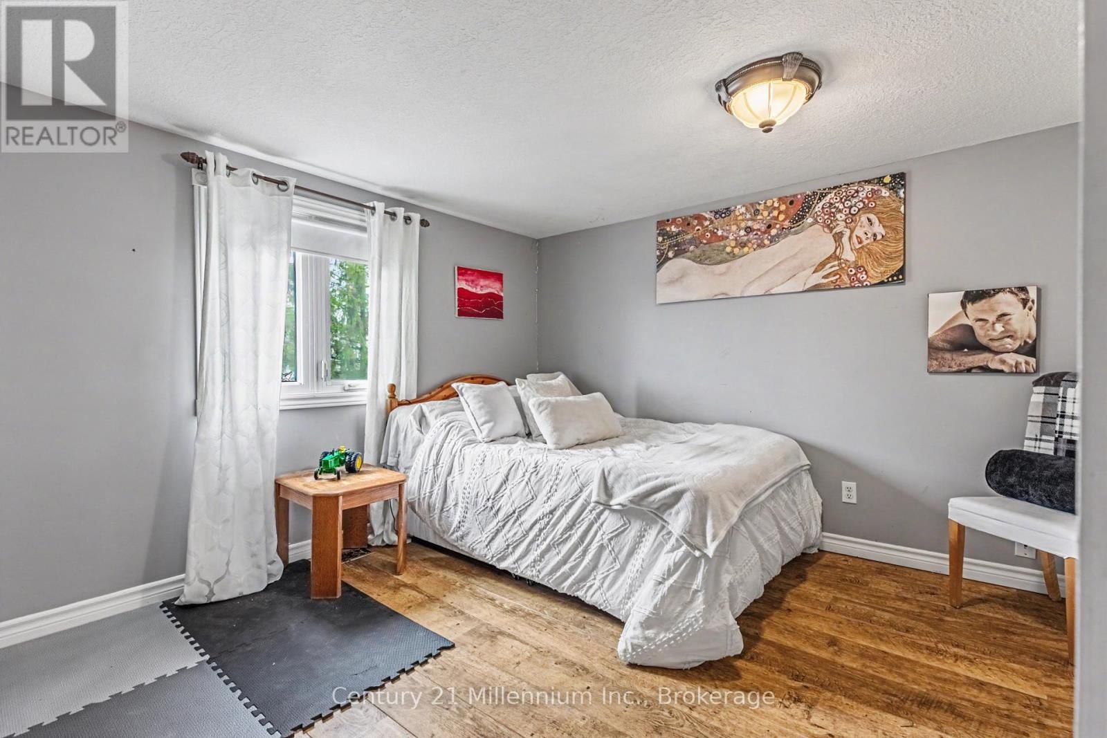 121097 12 SIDEROAD Image 40