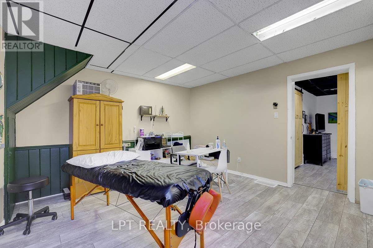 8197 VICTORIA STREET Image 11