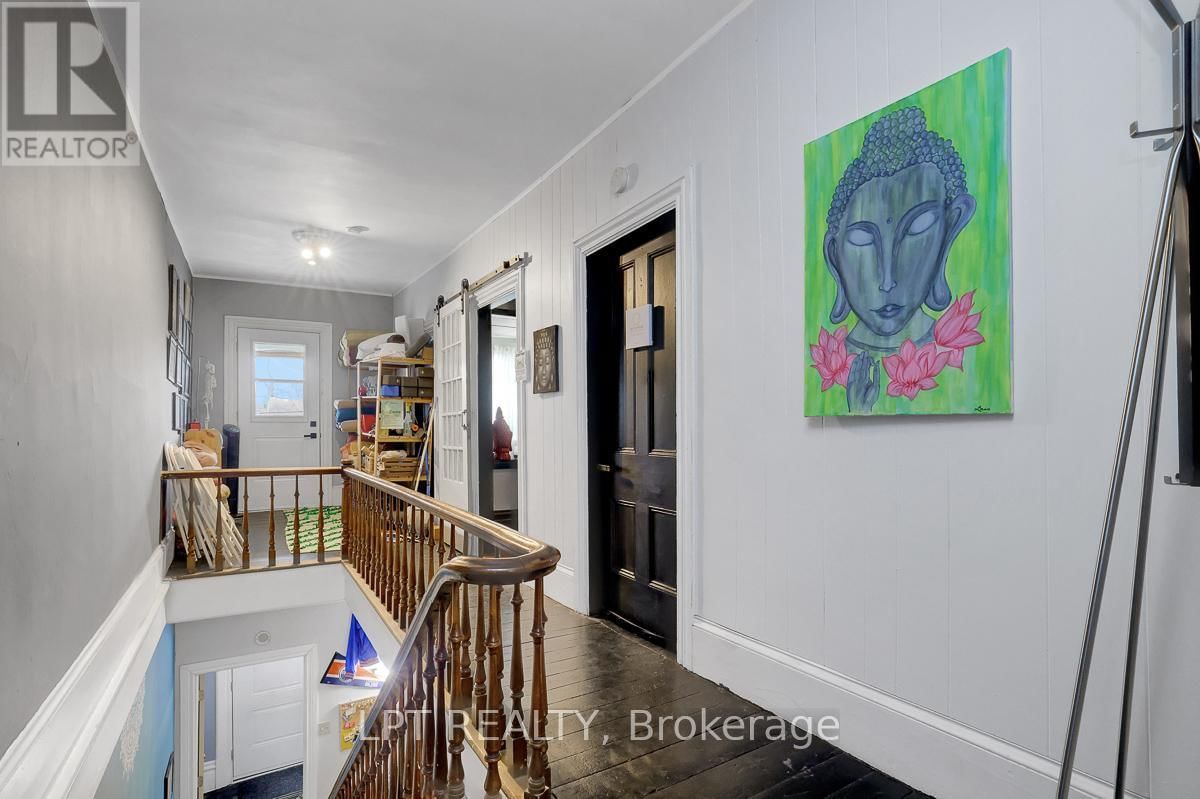 8197 VICTORIA STREET Image 12