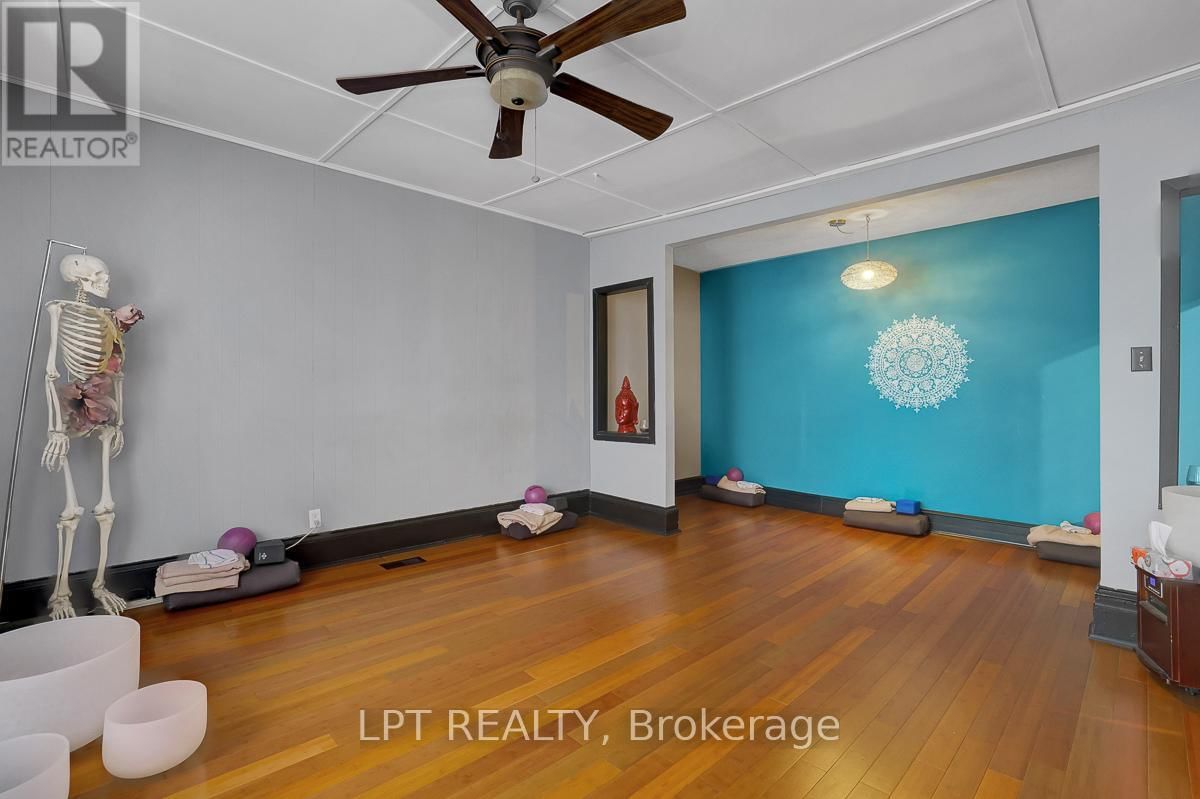 8197 VICTORIA STREET Image 14