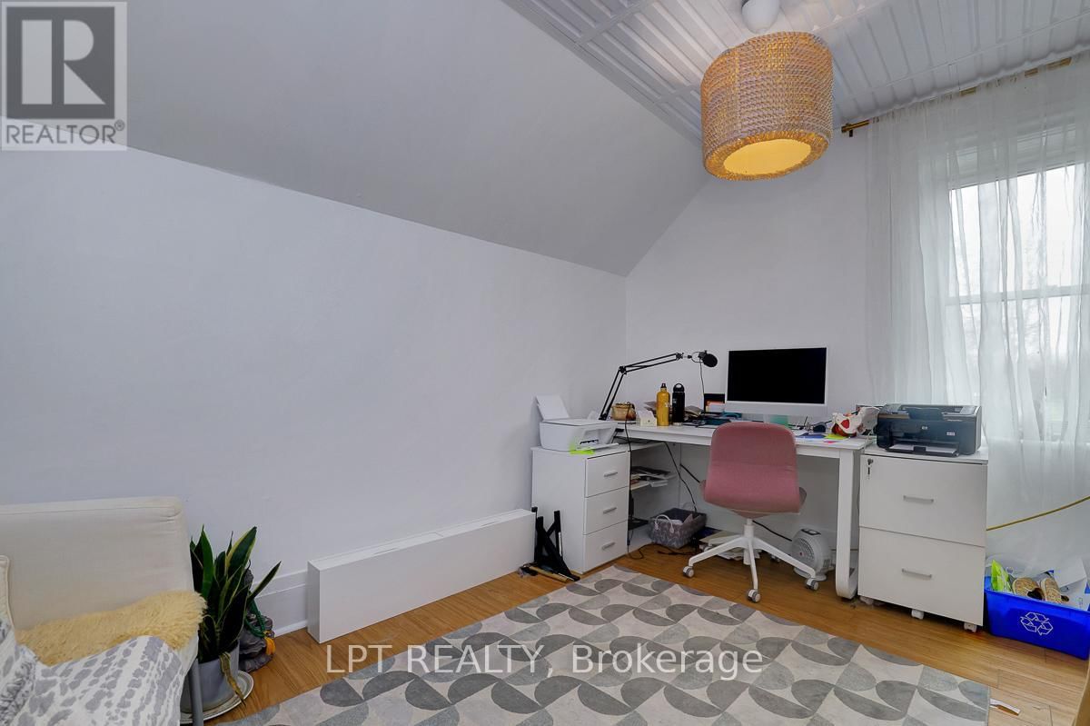 8197 VICTORIA STREET Image 15