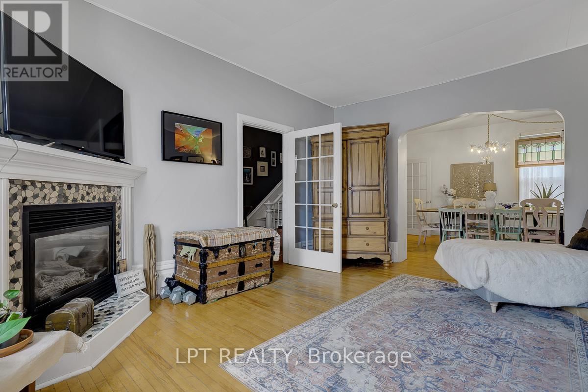 8197 VICTORIA STREET Image 21