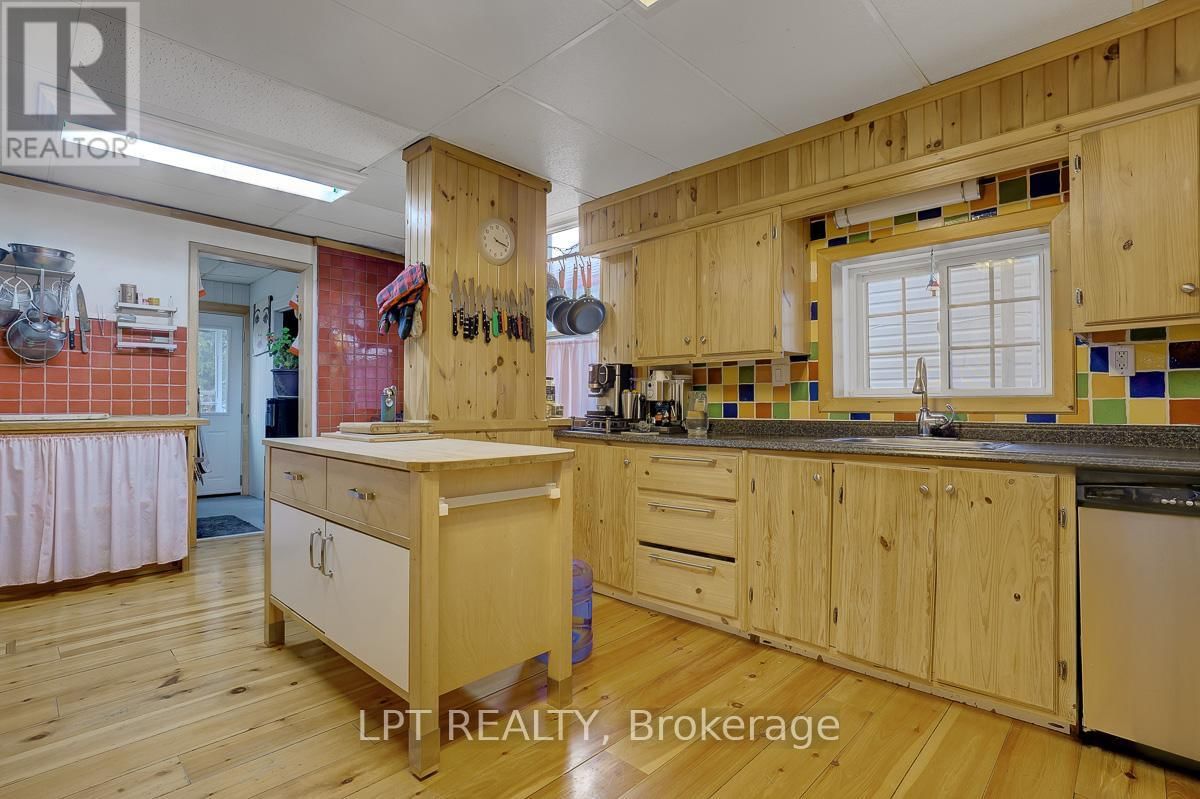 8197 VICTORIA STREET Image 23