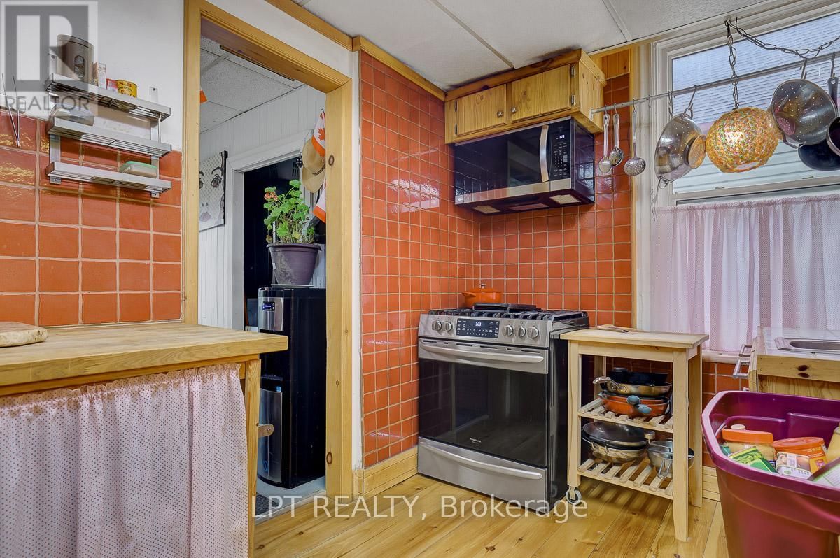 8197 VICTORIA STREET Image 24