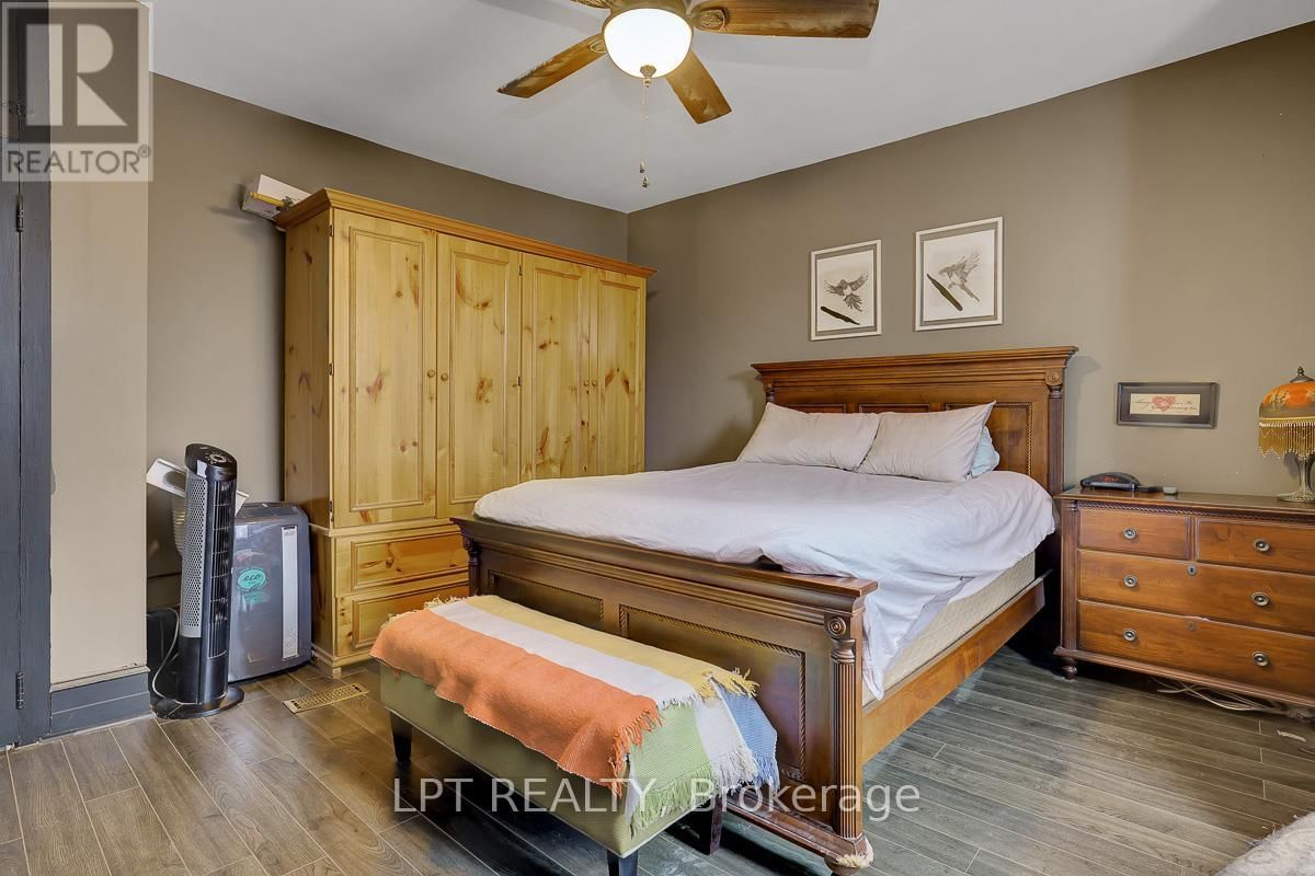 8197 VICTORIA STREET Image 32