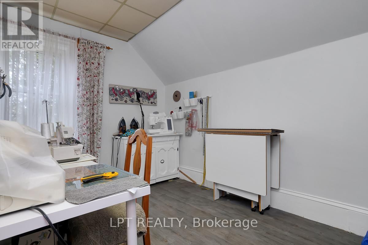 8197 VICTORIA STREET Image 34