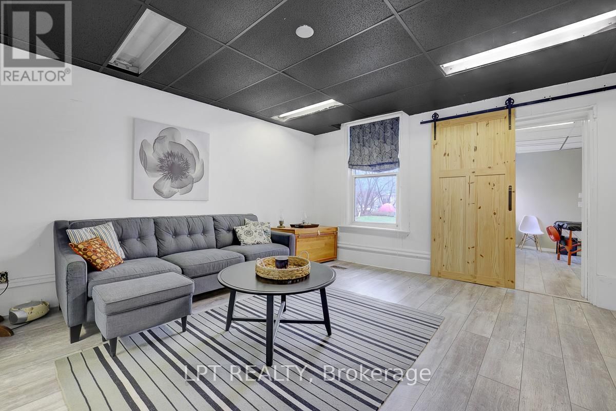 8197 VICTORIA STREET Image 4