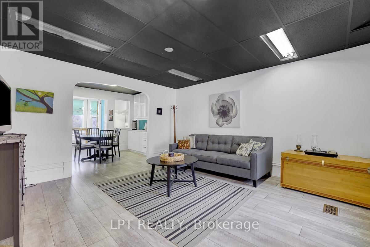 8197 VICTORIA STREET Image 5