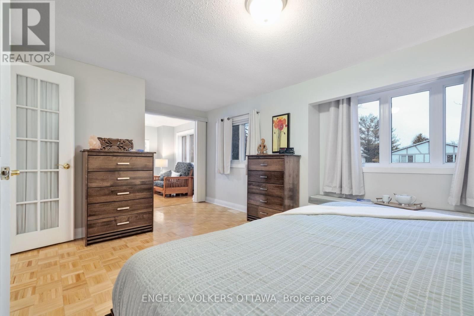 1173 ST JEROME CRESCENT Image 14