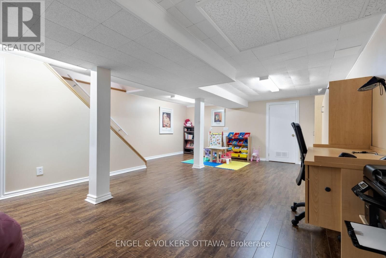 1173 ST JEROME CRESCENT Image 23