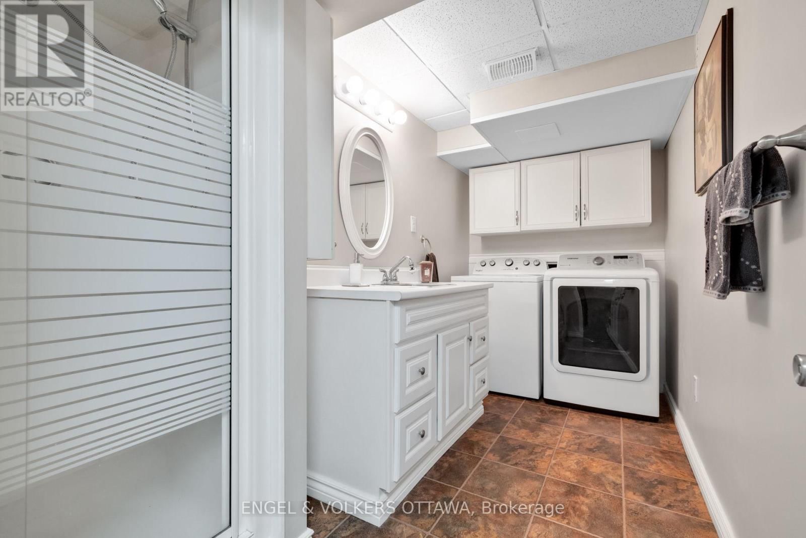 1173 ST JEROME CRESCENT Image 24