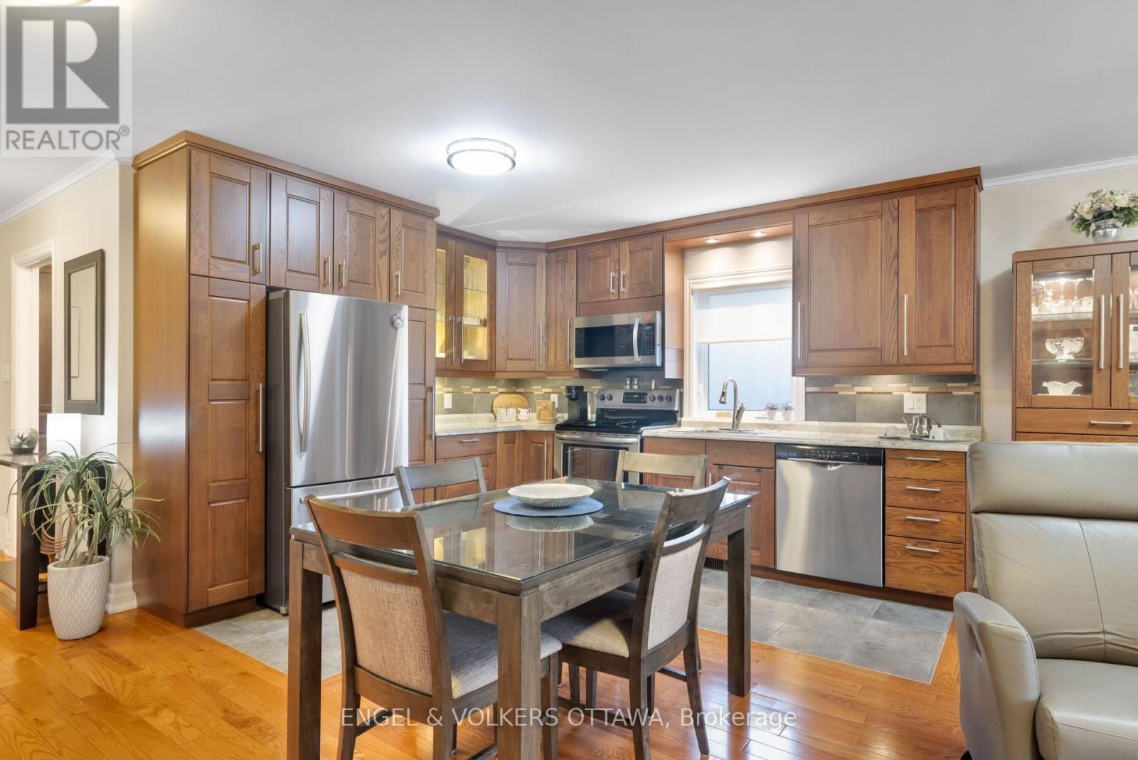 1173 ST JEROME CRESCENT Image 27