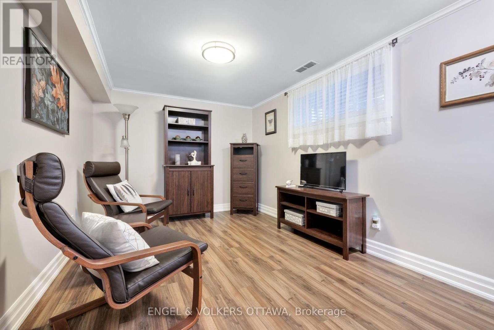 1173 ST JEROME CRESCENT Image 31