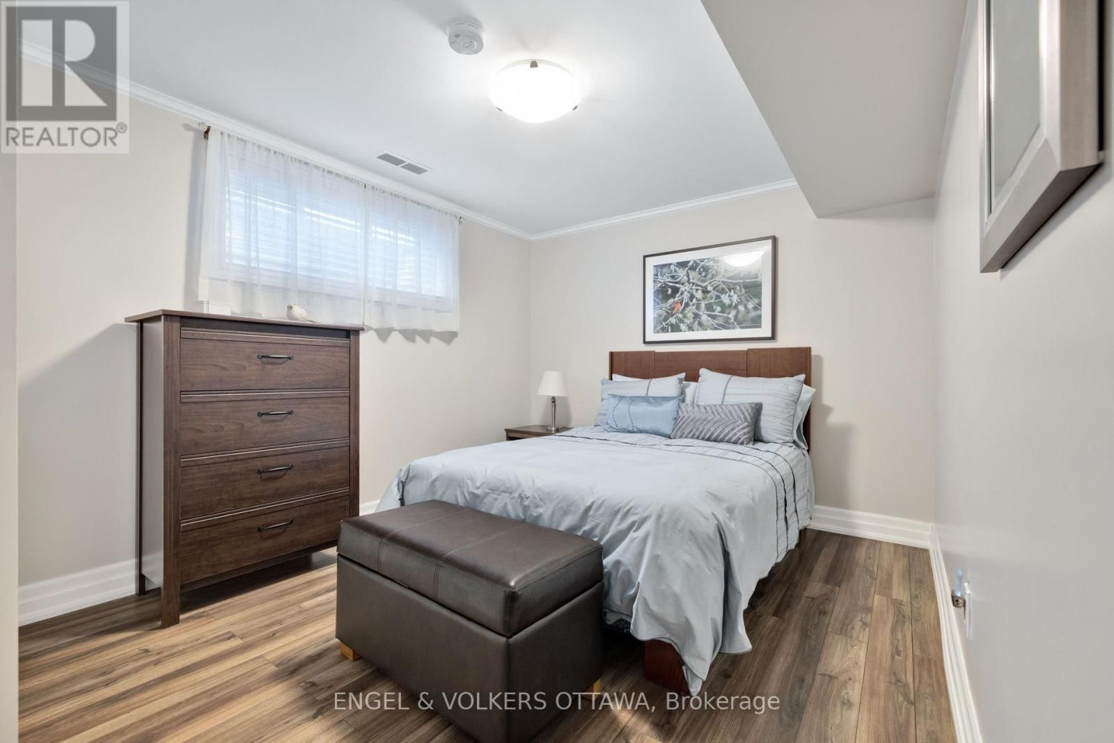 1173 ST JEROME CRESCENT Image 32