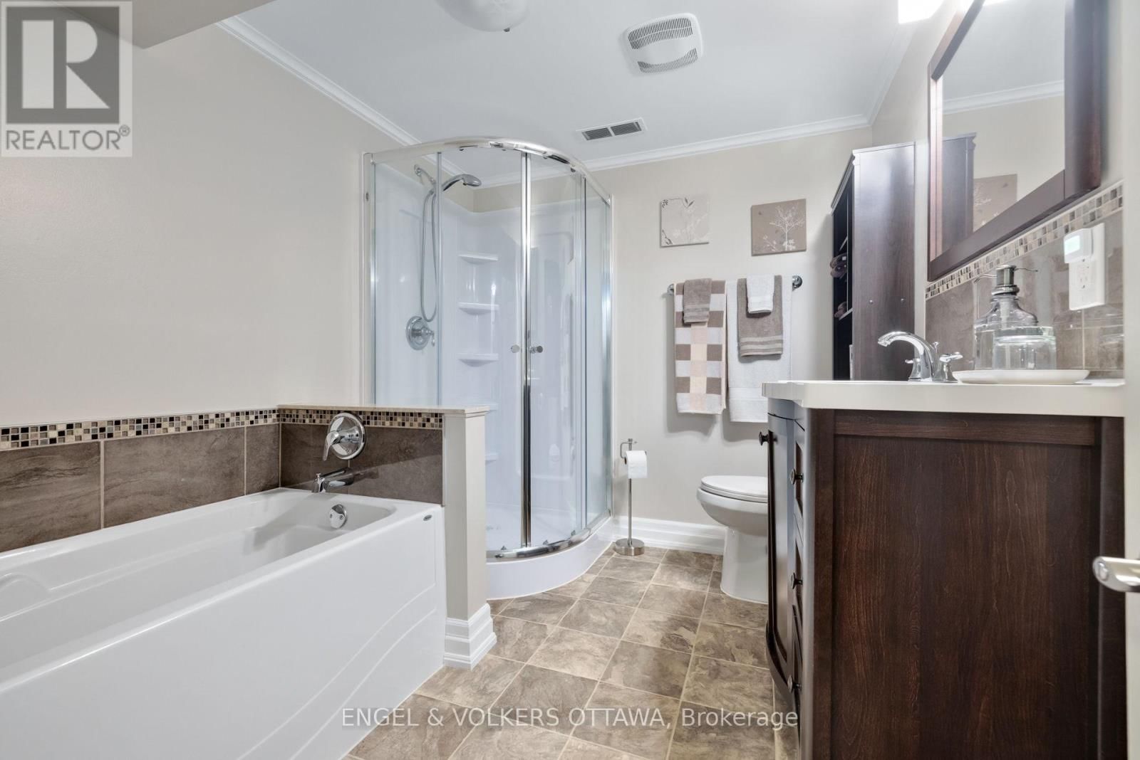 1173 ST JEROME CRESCENT Image 33