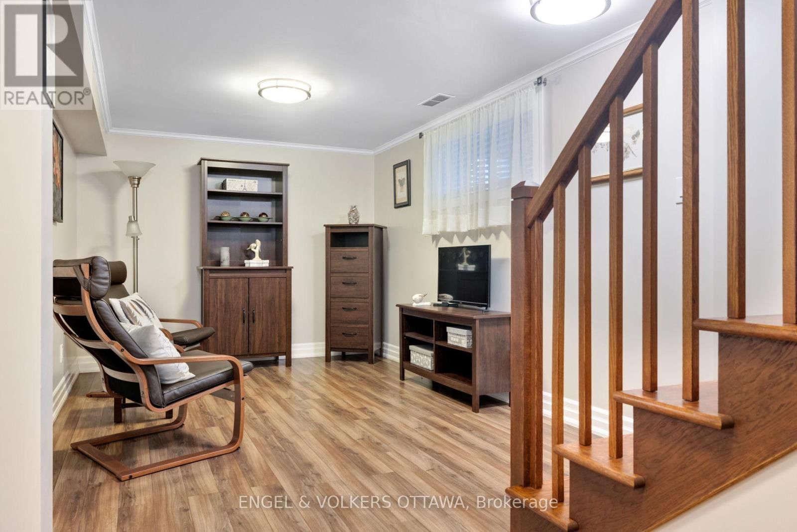 1173 ST JEROME CRESCENT Image 35