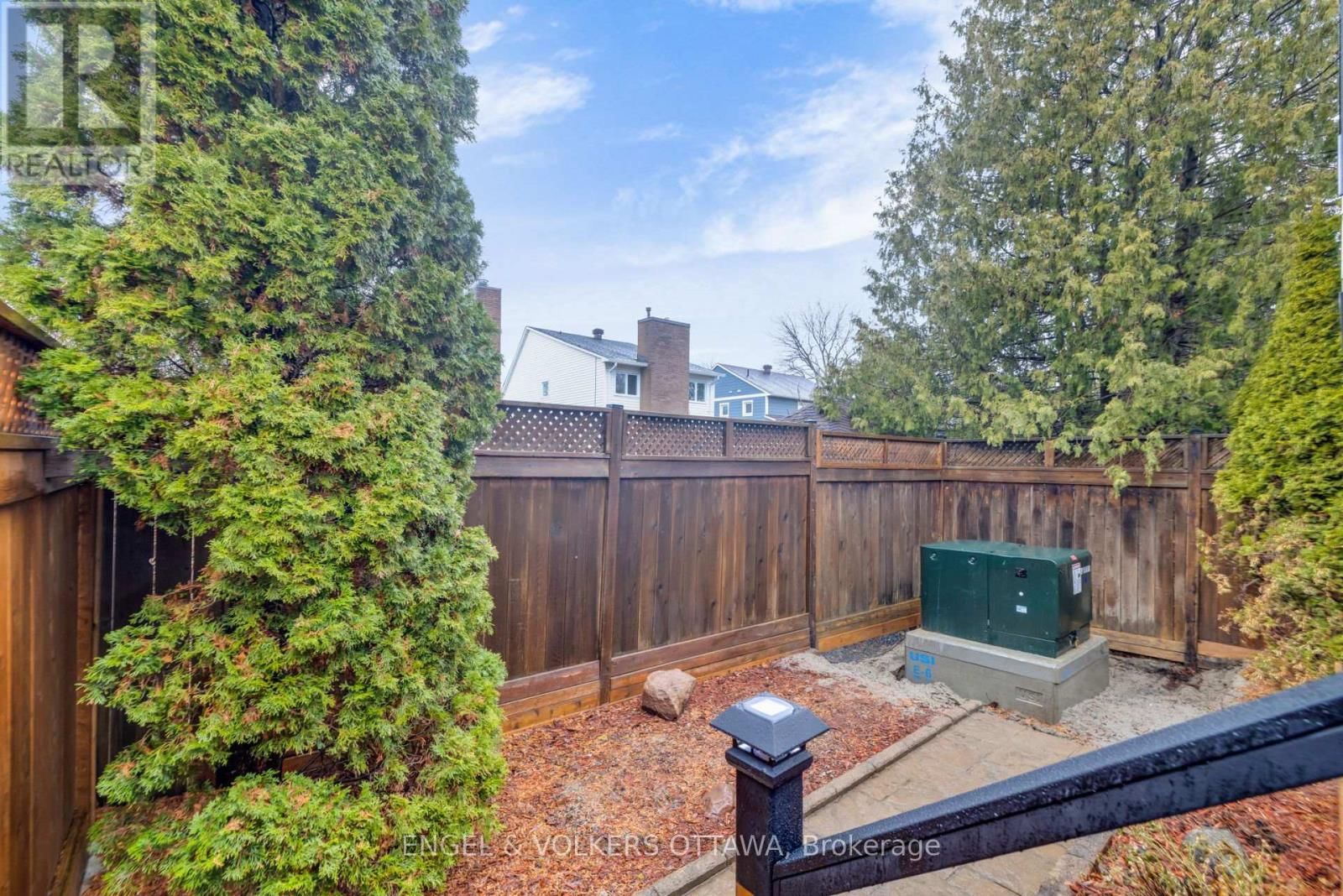 1173 ST JEROME CRESCENT Image 37