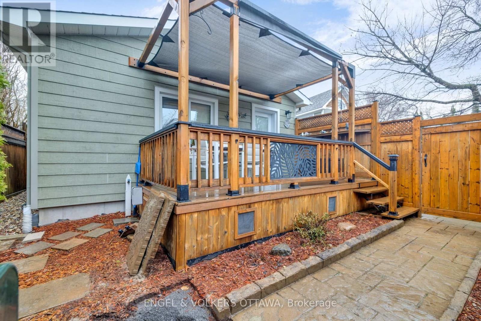 1173 ST JEROME CRESCENT Image 38