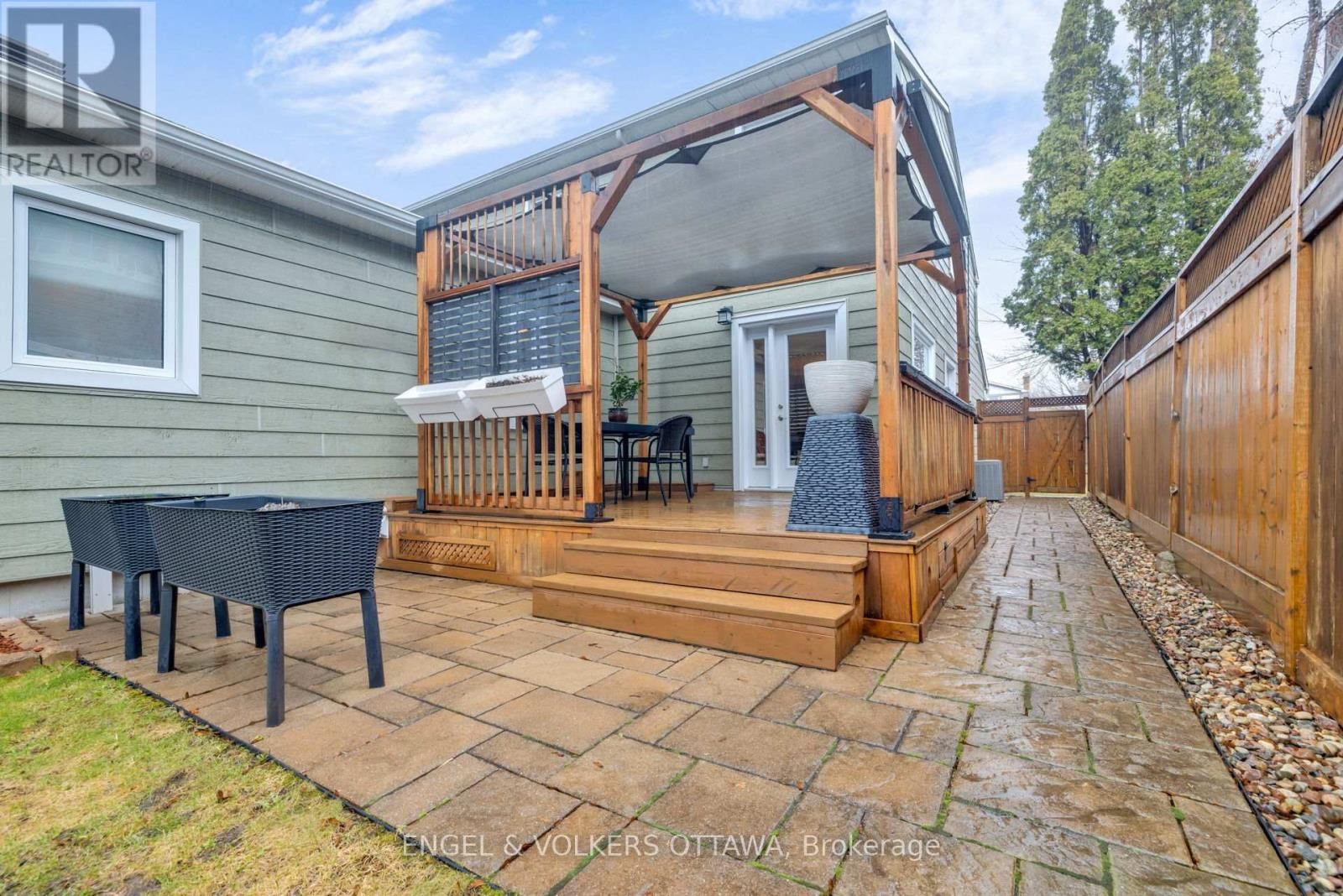 1173 ST JEROME CRESCENT Image 40