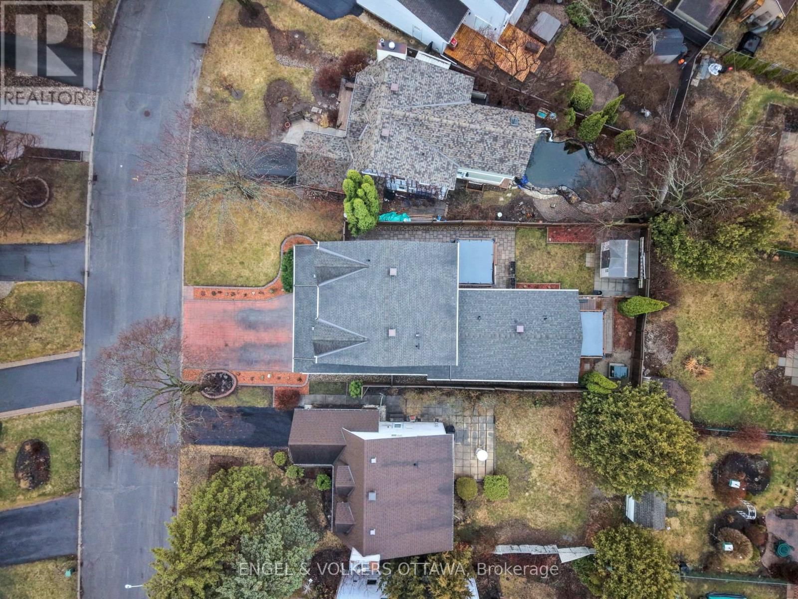 1173 ST JEROME CRESCENT Image 46