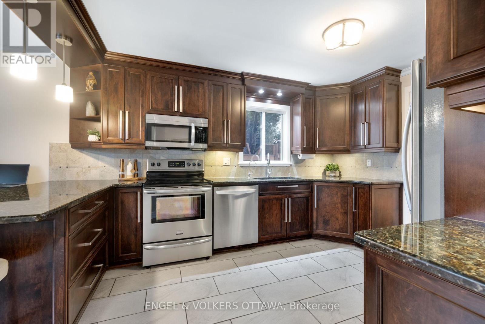 1173 ST JEROME CRESCENT Image 8