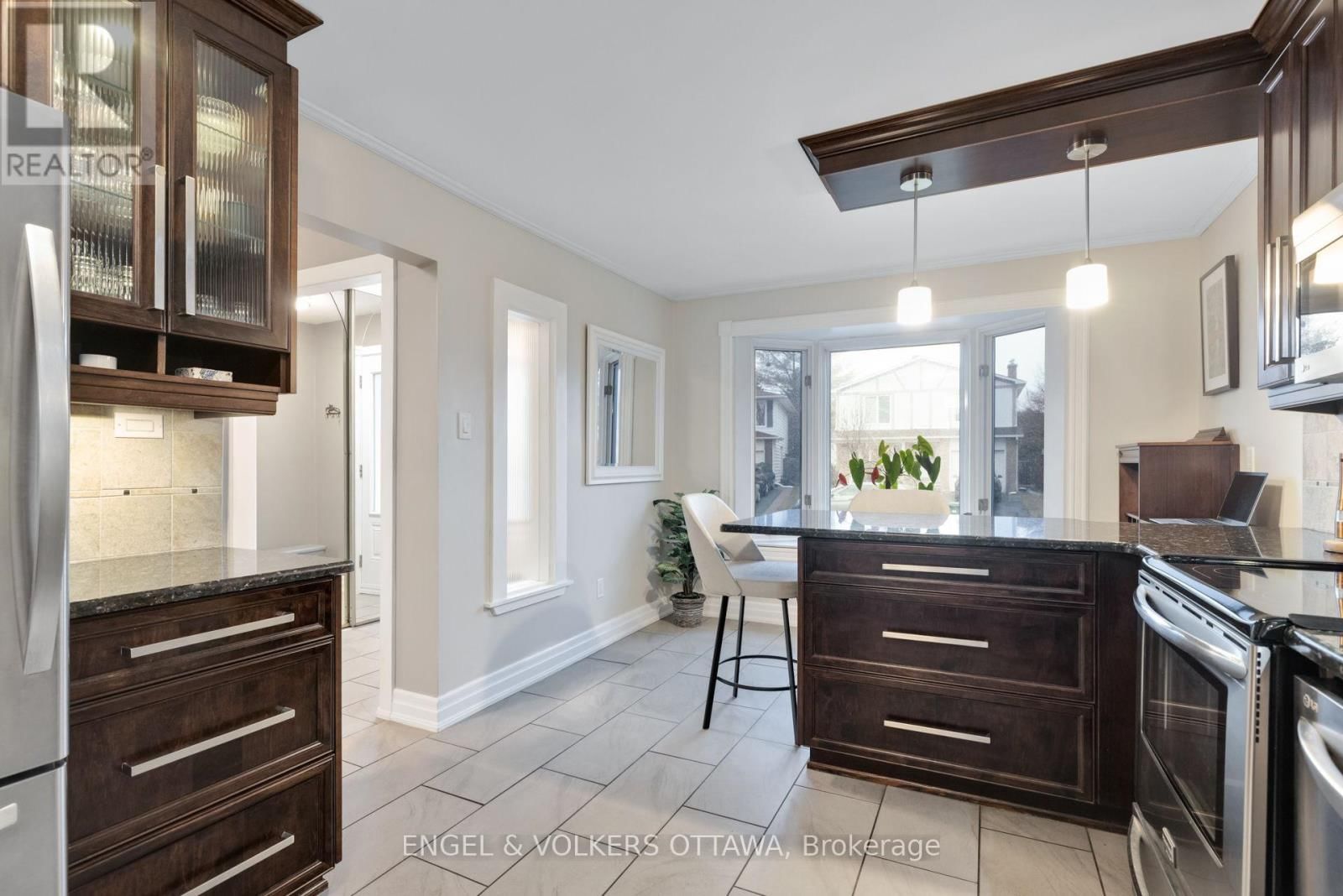 1173 ST JEROME CRESCENT Image 9