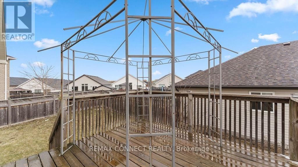 Main - 6 MCGREGOR COURT Image 8