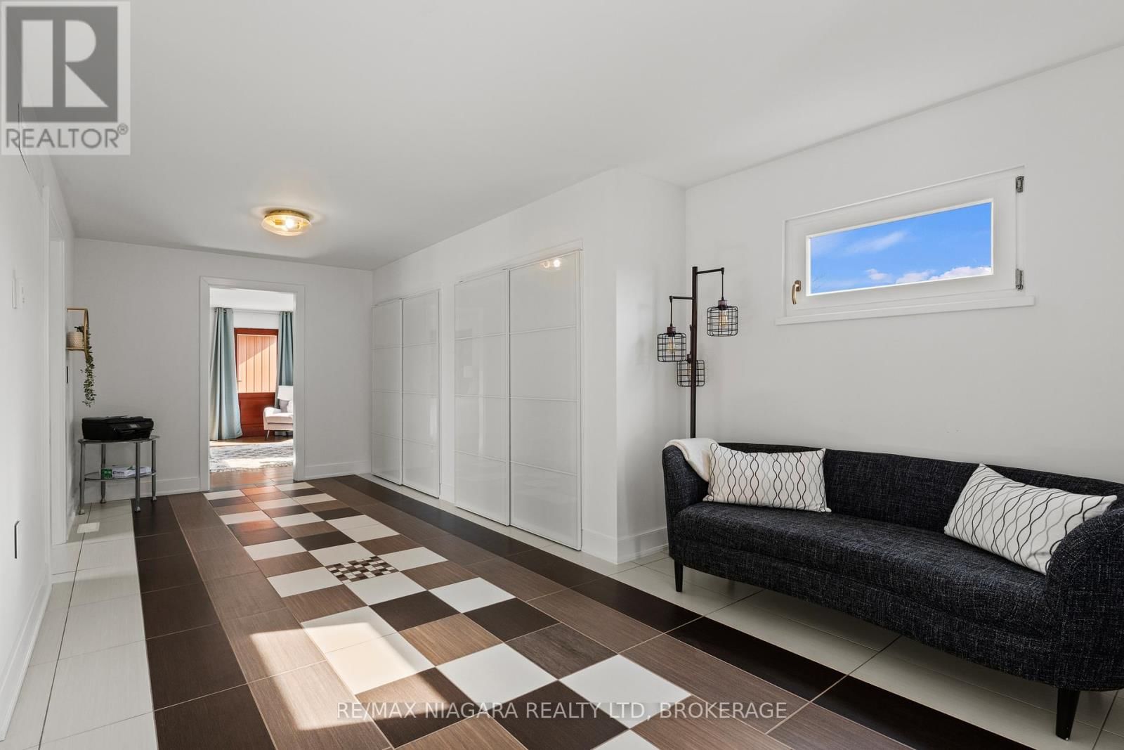 1887 DOMINION ROAD Image 40