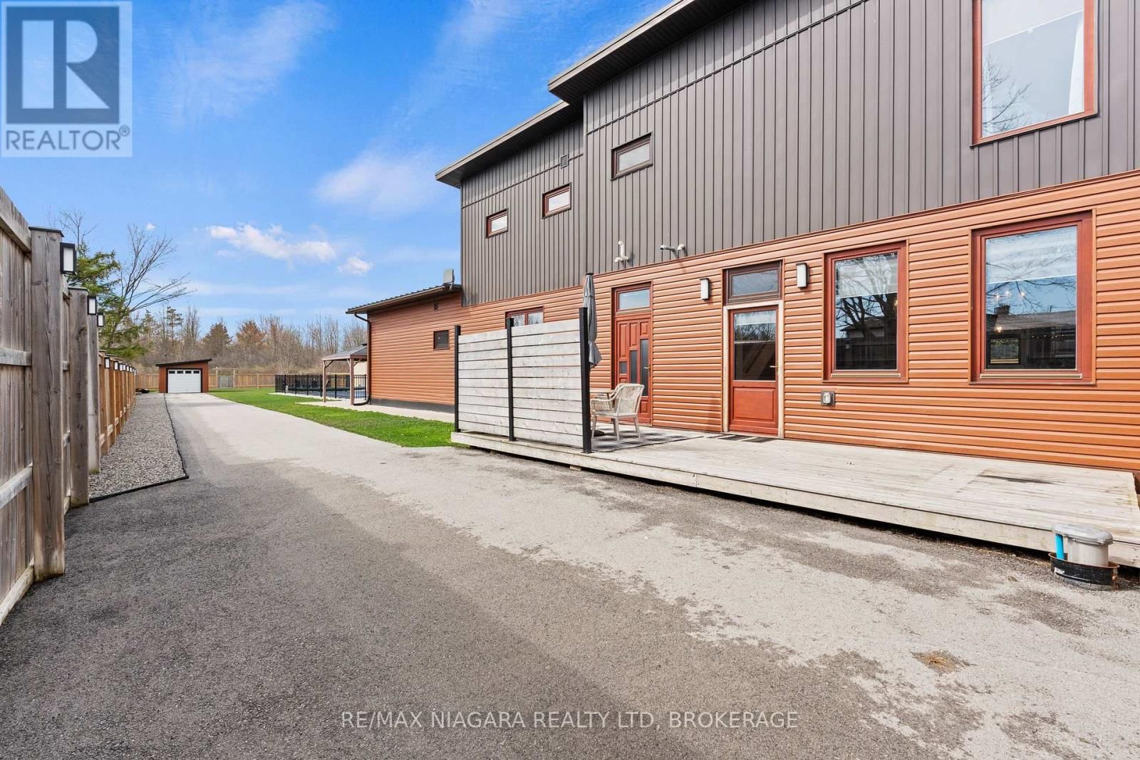 1887 DOMINION ROAD Image 46