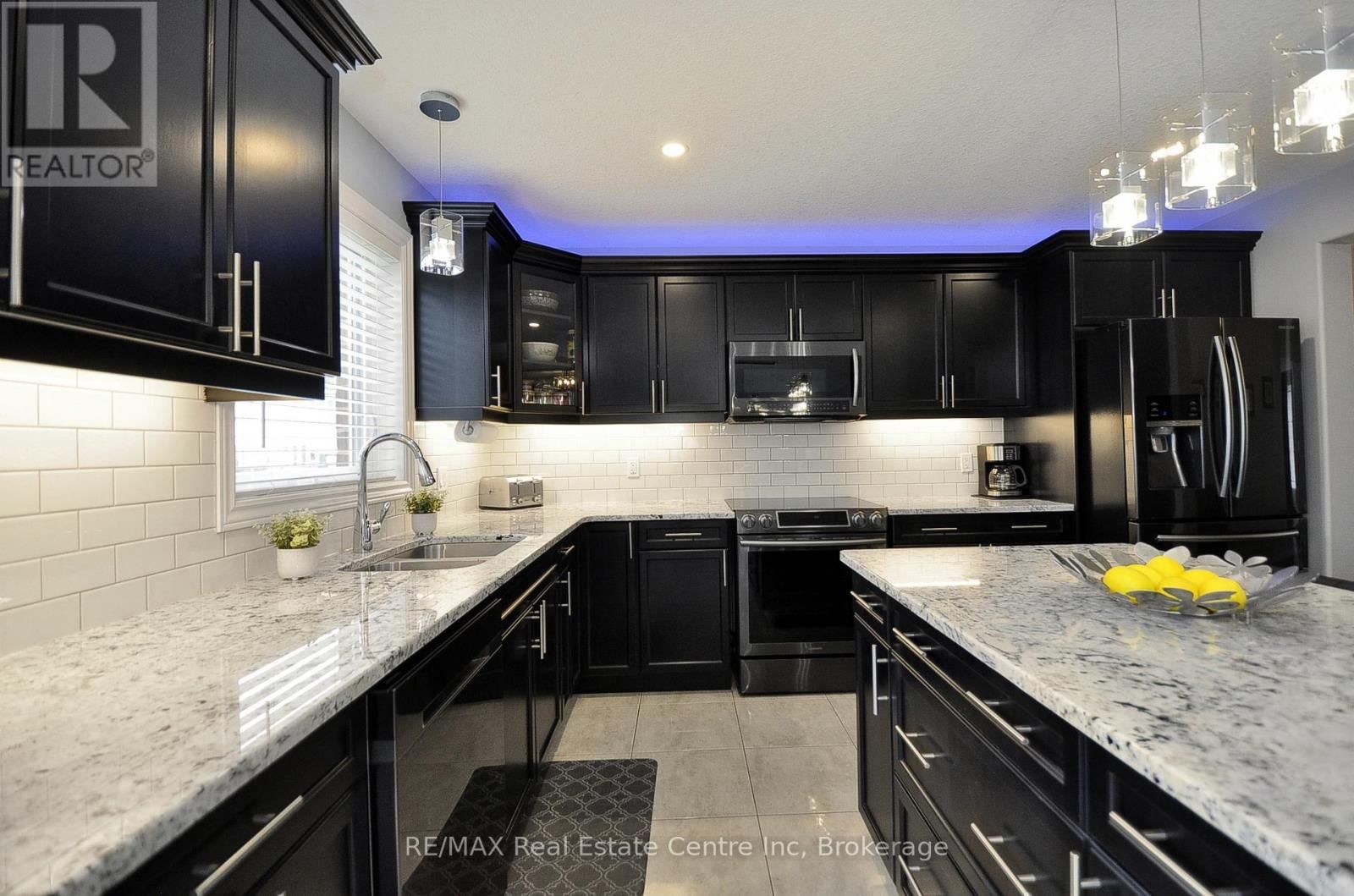 82 CURTIS STREET SOUTH Image 10