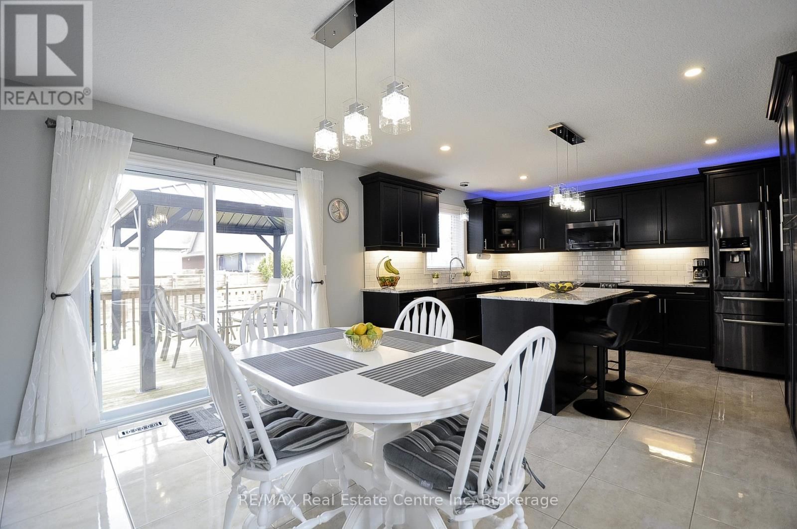 82 CURTIS STREET SOUTH Image 13