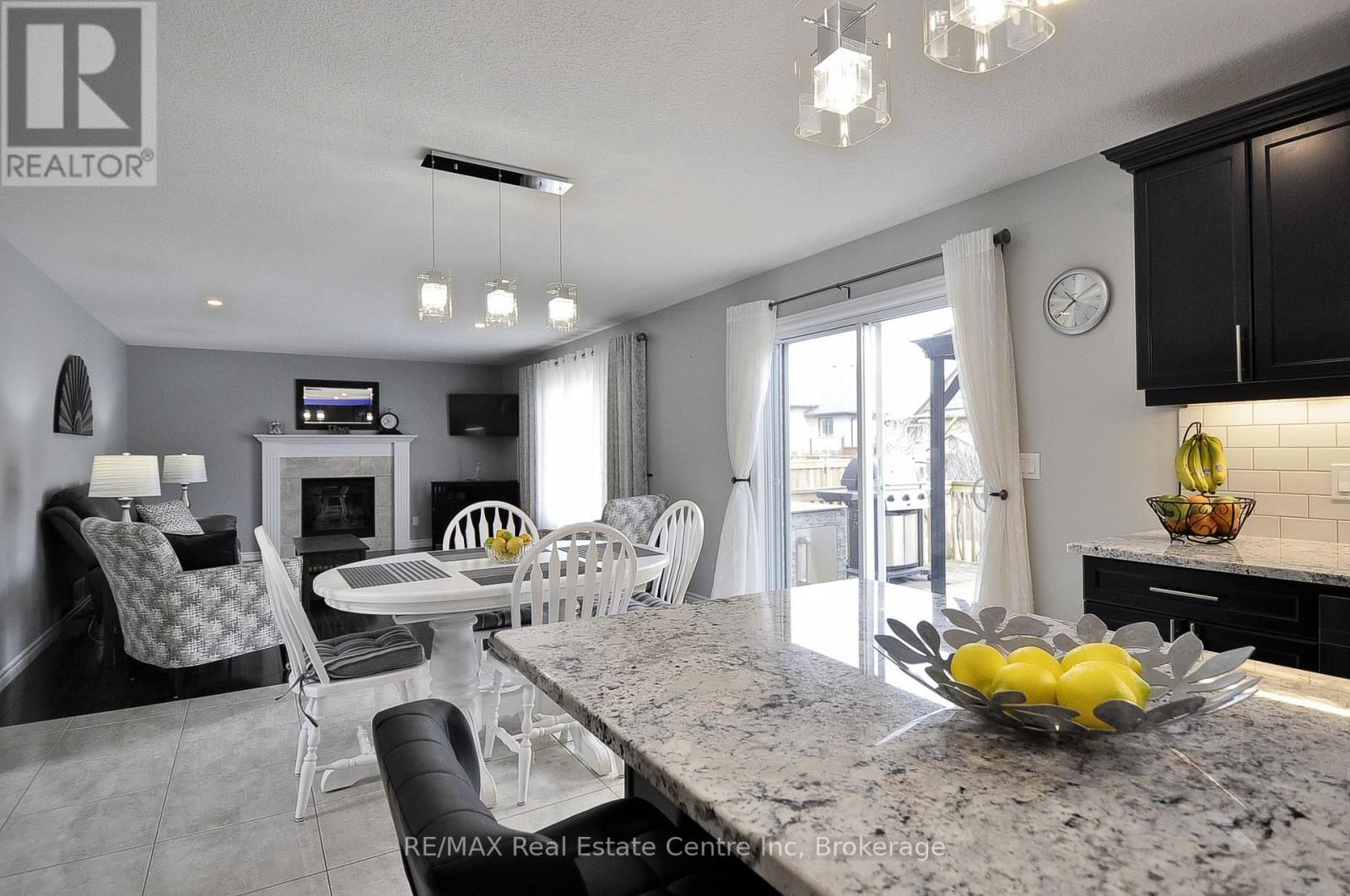 82 CURTIS STREET SOUTH Image 14