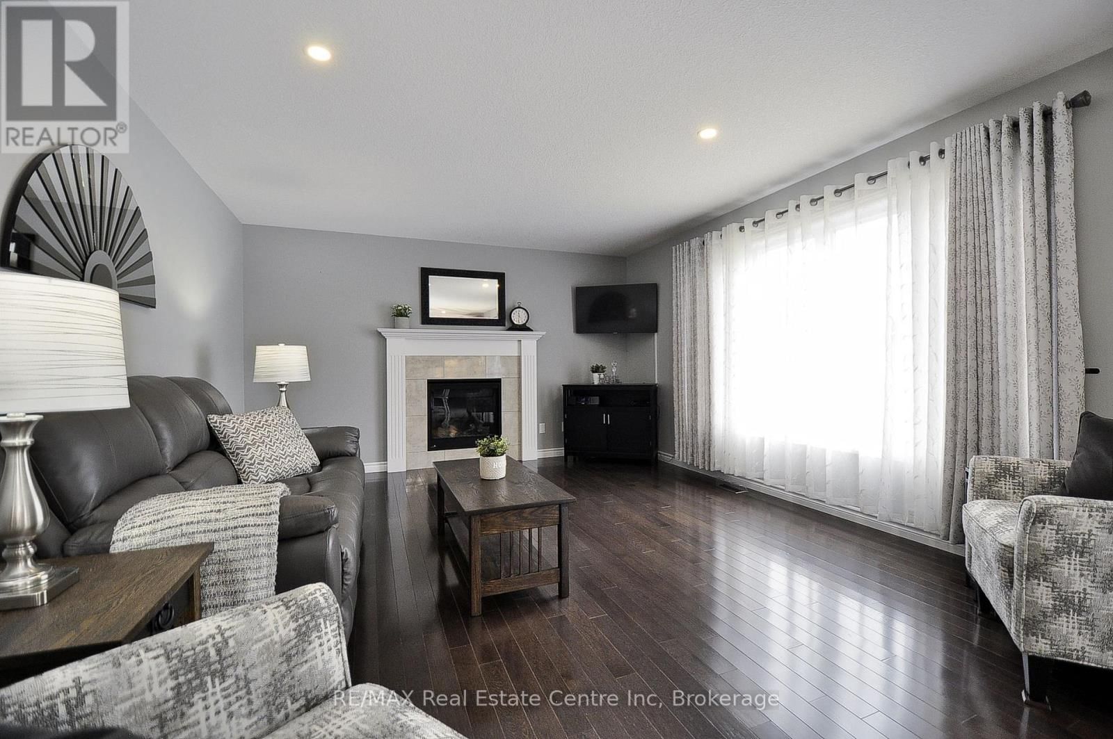 82 CURTIS STREET SOUTH Image 15