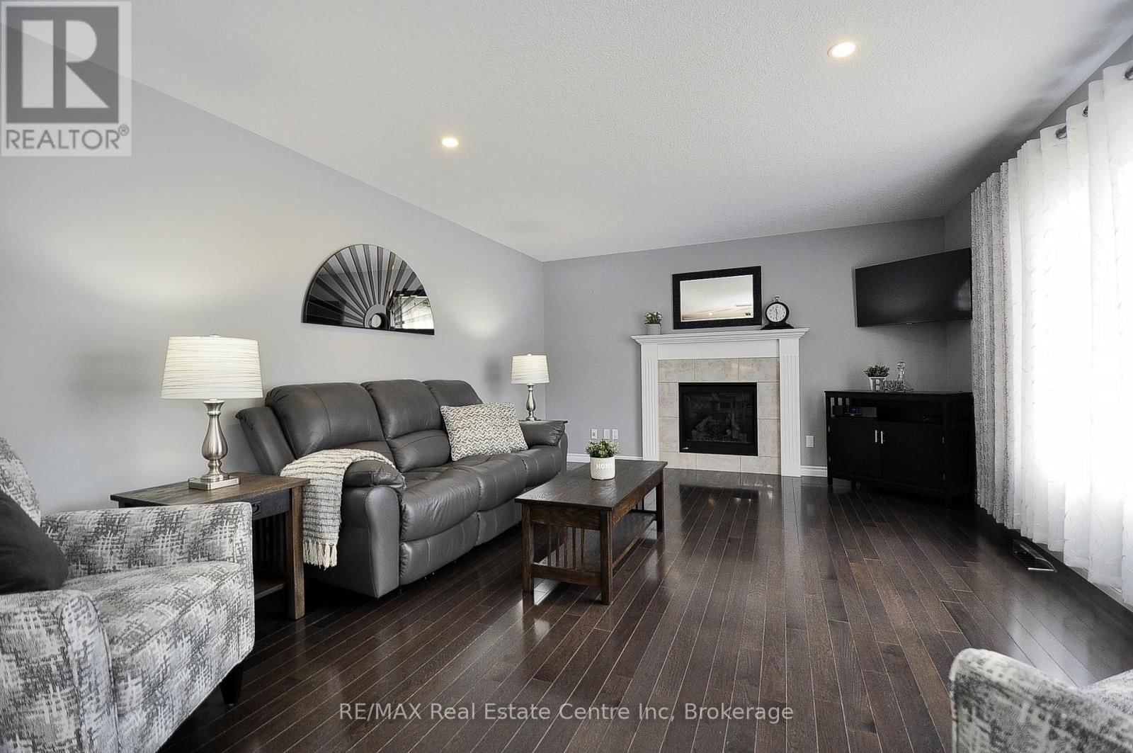 82 CURTIS STREET SOUTH Image 16