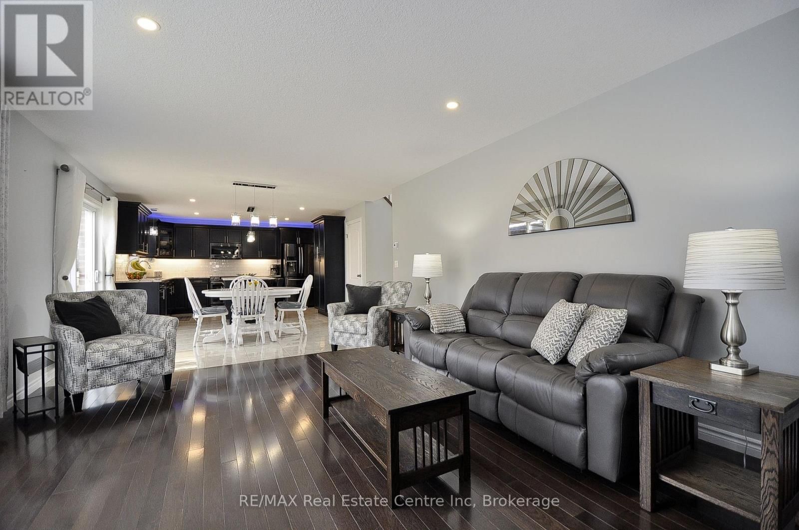 82 CURTIS STREET SOUTH Image 17