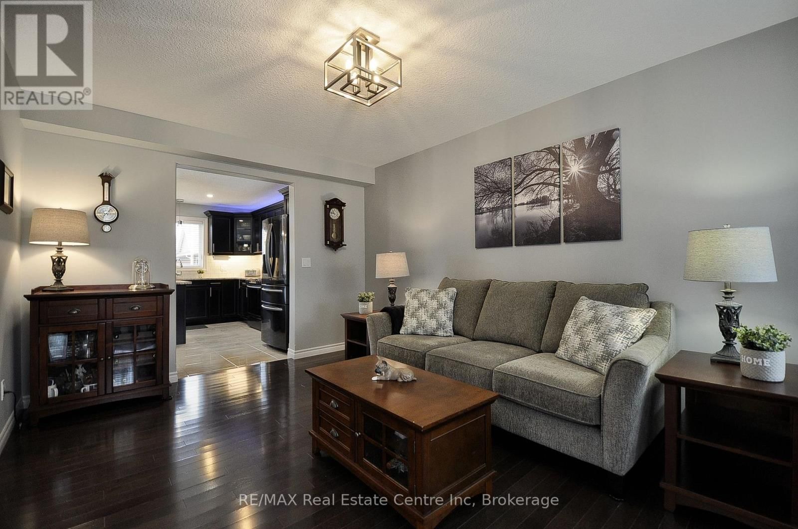 82 CURTIS STREET SOUTH Image 18