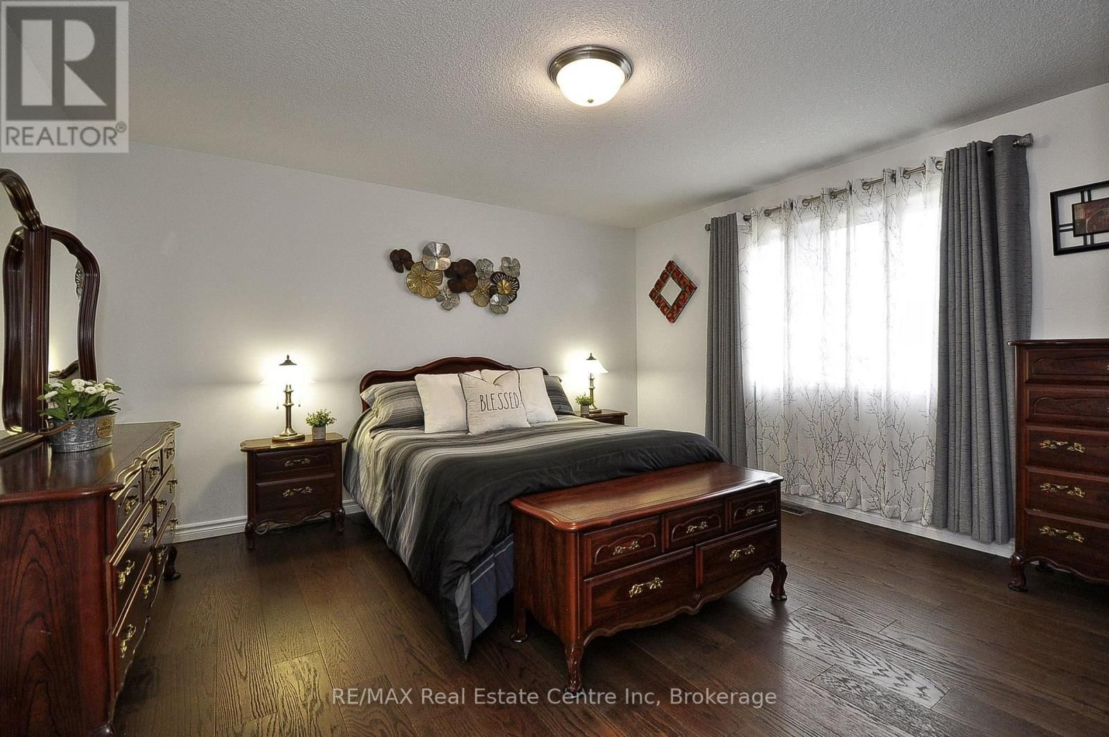 82 CURTIS STREET SOUTH Image 23