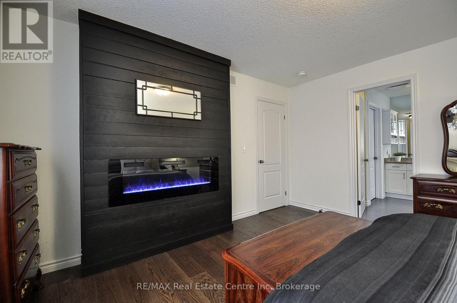 82 CURTIS STREET SOUTH Image 25