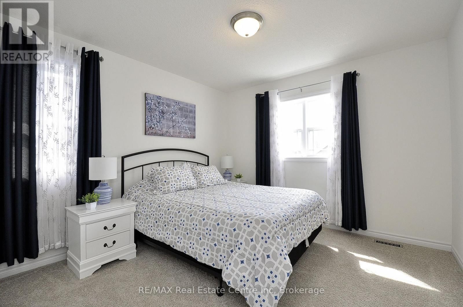 82 CURTIS STREET SOUTH Image 28