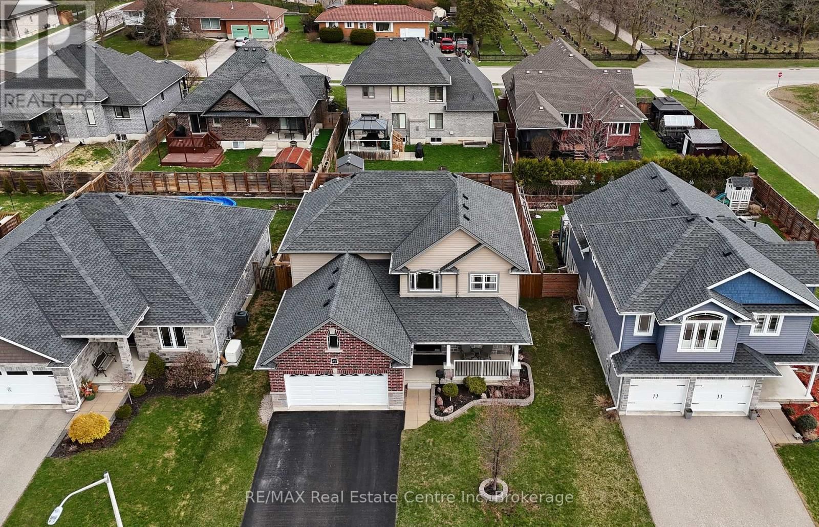 82 CURTIS STREET SOUTH Image 3