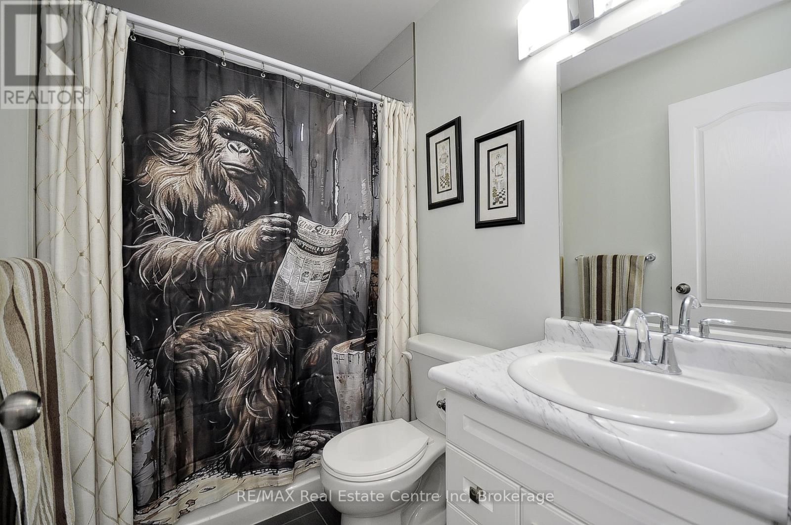 82 CURTIS STREET SOUTH Image 31