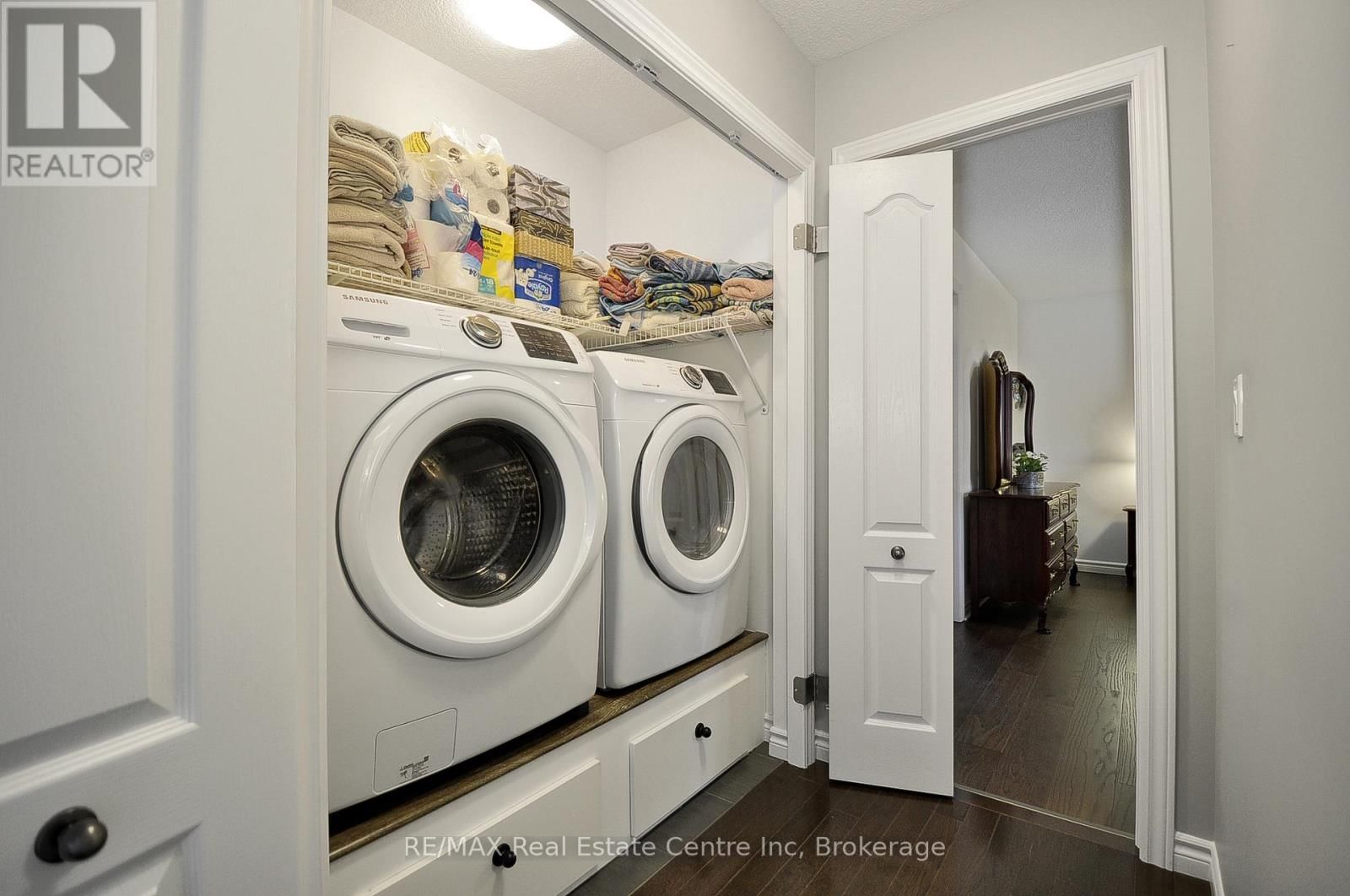 82 CURTIS STREET SOUTH Image 32