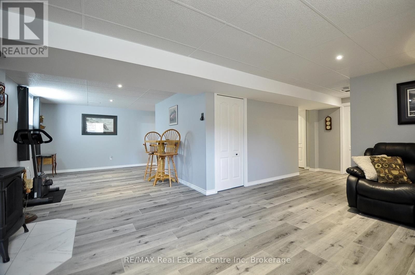 82 CURTIS STREET SOUTH Image 33