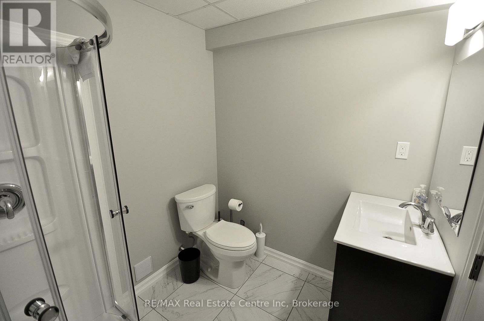 82 CURTIS STREET SOUTH Image 37