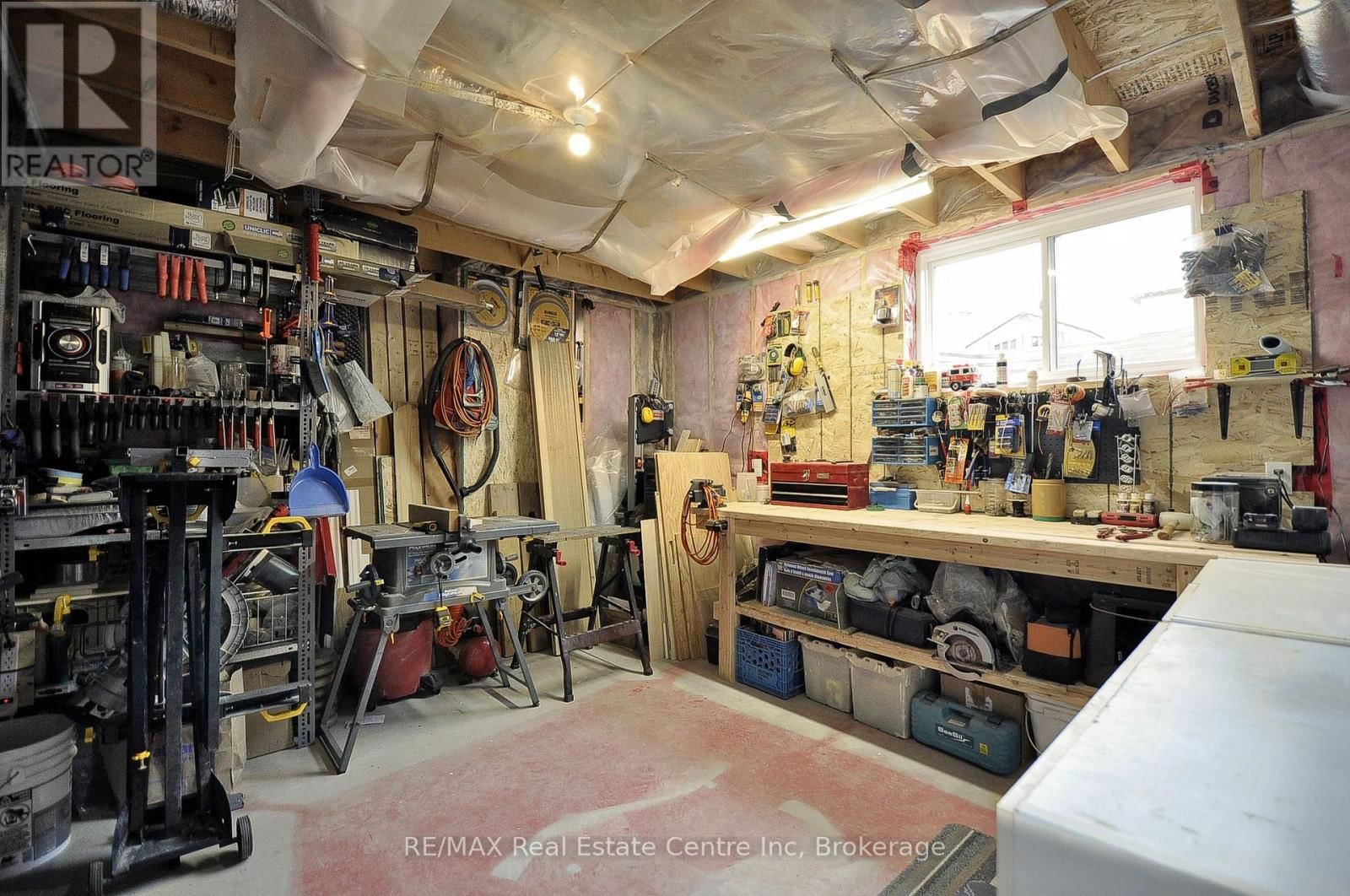 82 CURTIS STREET SOUTH Image 38