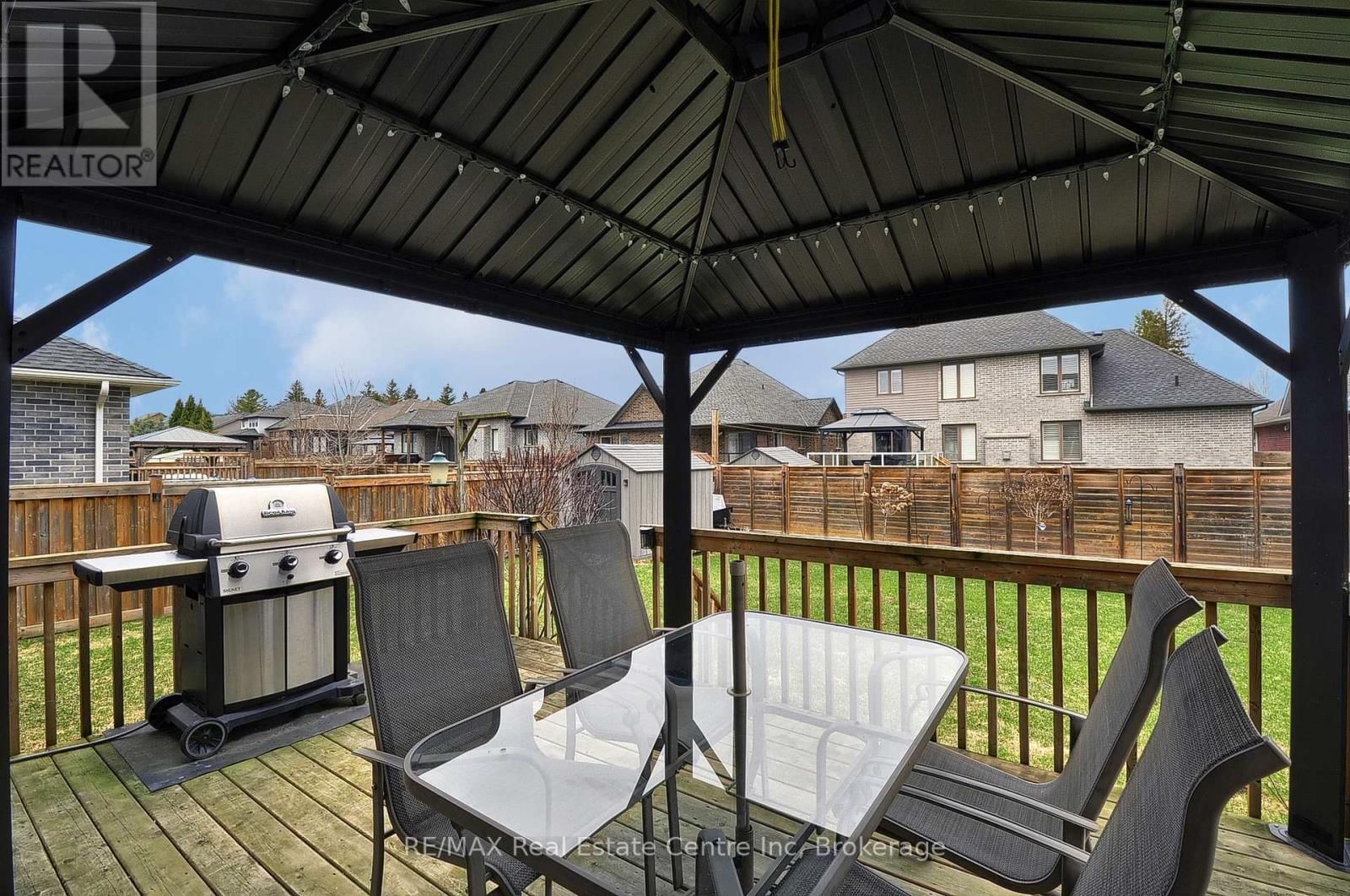 82 CURTIS STREET SOUTH Image 39